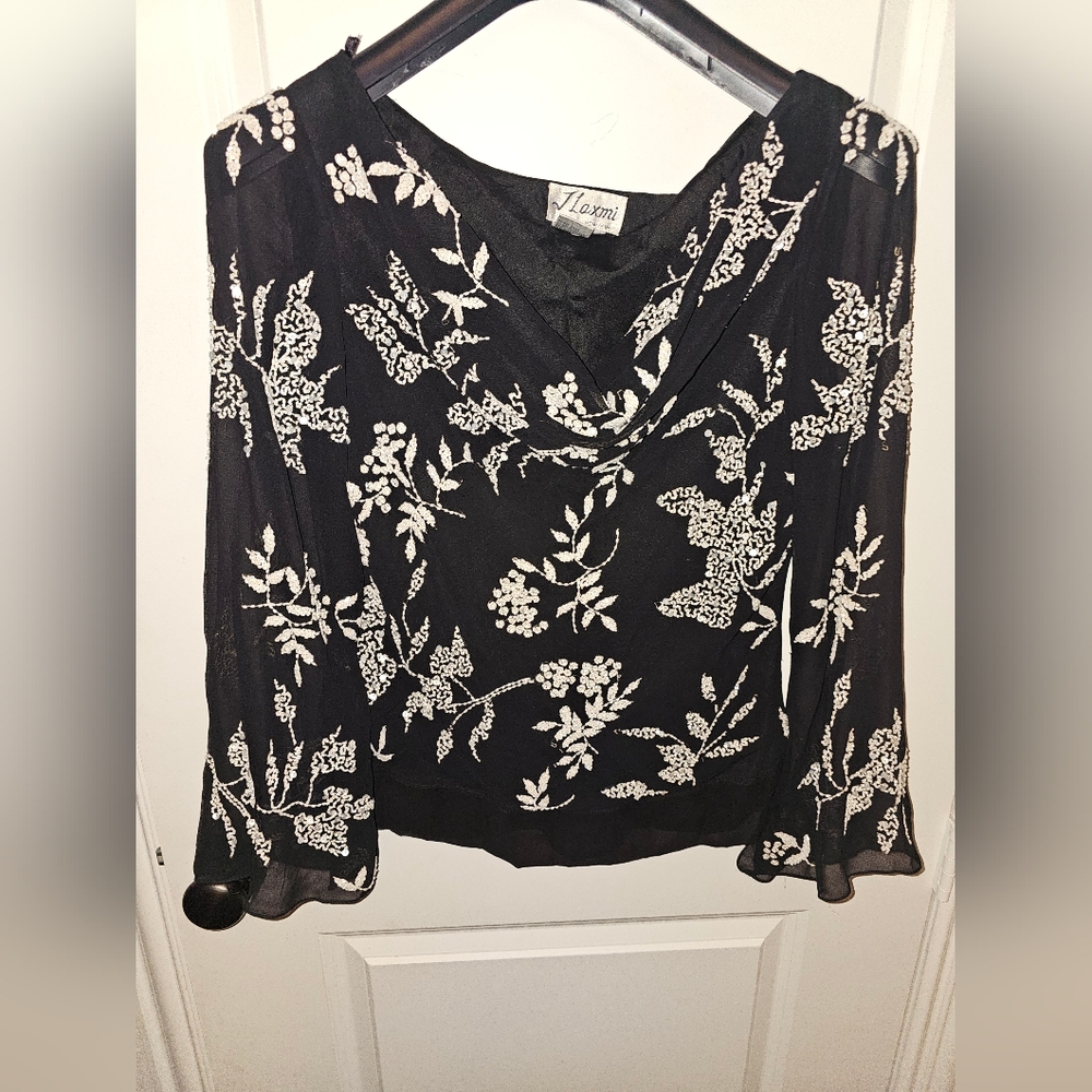 Black/ white embroidered blouse
